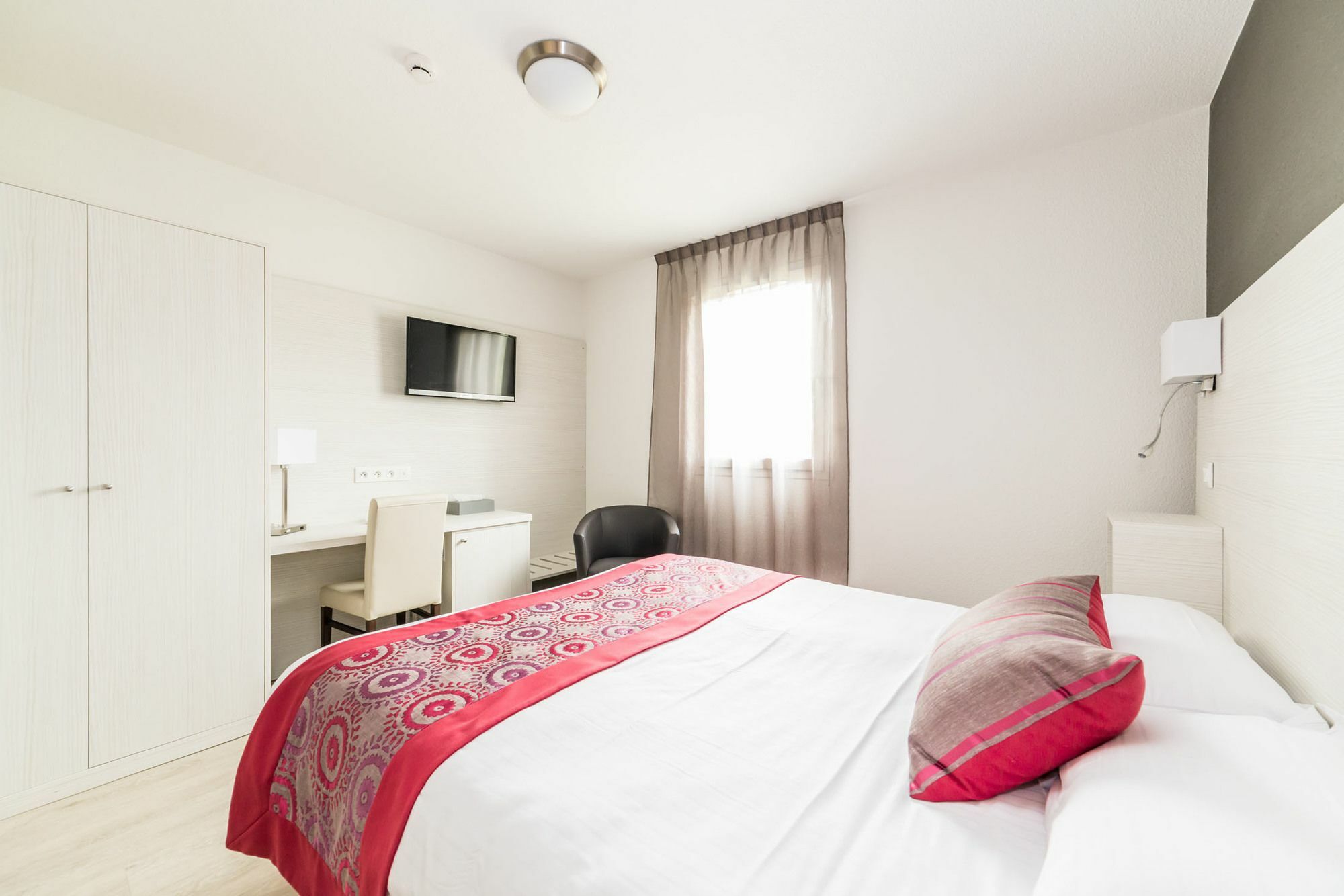 อินเตอร์-โฮเต็ล เล 4 ซาลีน Hotel โรส-โซร์-คูเอสน็อง ภายนอก รูปภาพ